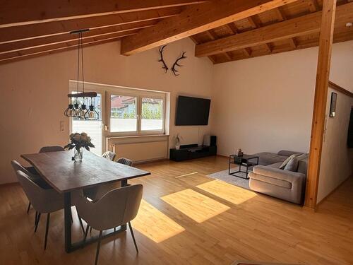 Foto - Provisionsfrei: Helle 3-Zimmer-DG-Wohnung mit Sichtbalken EEK: B
