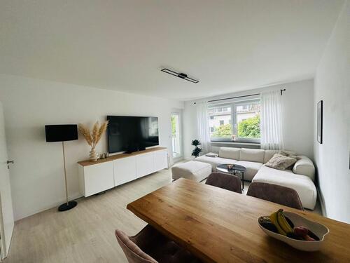 Foto - Sanierte 4-Zimmer Wohnung mit 2 Stellplätzen in zentraler Lage