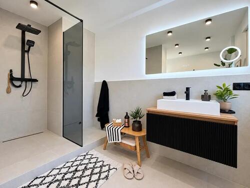 Foto - Frisch renovierte, moderne 3,5 Zimmer Wohnung!
