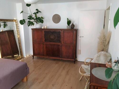Foto - Helle 2 Zimmer Wohnung möbliert Küche Balkon zur Untermiete