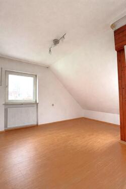 Foto - 1 Zimmer Dachgeschoßwohnung zur Miete in Ludwigshafen am Rhein