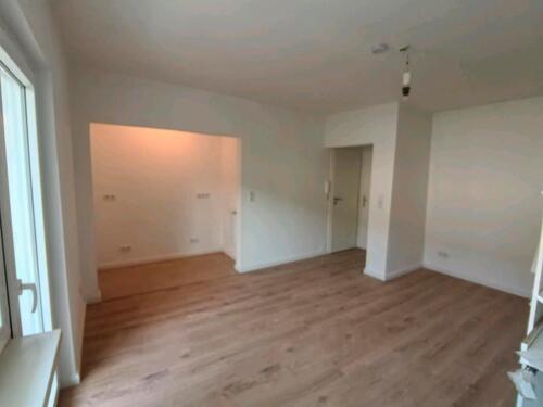 Foto - ERSTBEZUG nach kompl. Neusanierung 1-Zi in Rüningen, Balkon, EBK