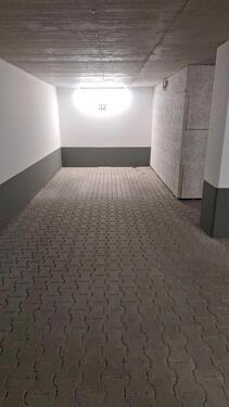 Foto - Tiefgaragenstellplatz - 70,00 EUR Miete,