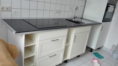 Foto - 2 Zimmer Wohnung, EG Wannenbad, Einbauküche, Fliesen und Laminat