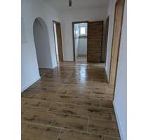 Erstbezug nach Renovierung: Helle 3,5-Zimmer-Wohnung mit Balkon - Lichtenfels