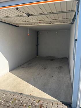 Foto - Sichere Garage in abgeschlossener Hofanlage zu vermieten.