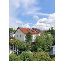 Lichtdurchflutete, exklusive Wohnung mit EBK und TG Platz im schönen Asperg mit S-Bahn-Anschluss !