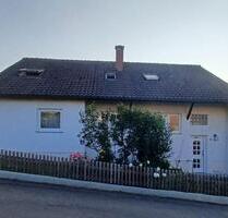 Freistehendes Zweifamilienhaus mit Einliegerwohnung mit Ausblick - Ottenbach