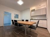 Foto - Büro (möbliert) mit Küche und WC