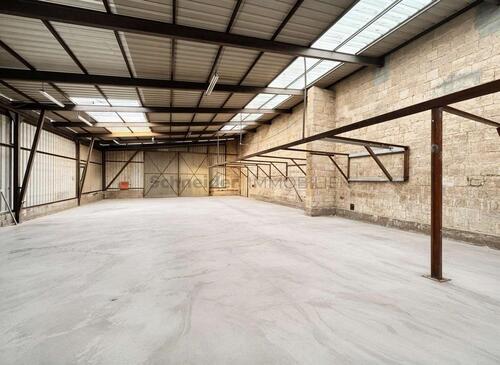 Foto - Lager- und Werkstatthalle mit Wasserzugang – flexibel nutzbar