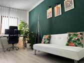 Foto - Moderne Arbeitsplätze in kreativer Agenturumgebung