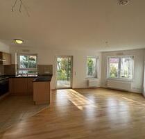 Charmante 3-Zimmer-Wohnung mit Südterrasse, Gartenanteil & hochwertiger Schreinerküche - Münsingen