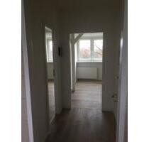 BOTANISCHEGARTEN 2 ZIMMER DACHGESCHOSS WOHNUNG, BAD MIT FENSTER - Hamburg Wandsbek