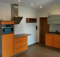 Moderne Single Wohnung Badmöblierung Einbauküche Fußbodenheizung - Elterlein