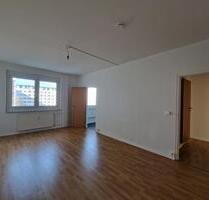 Balkon egal – der Kulkwitzer See ist ja gleich da***2-Zimmer-Wohnung mit Aufzug und Wannenbad! - Leipzig Lausen-Grünau