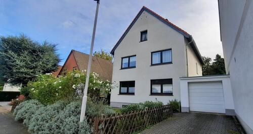Foto - Von privat: Freistehendes 3-Familienhaus mit Garage, ruhige Lage