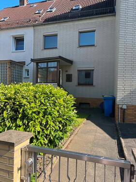 Foto - Reihenmittelhaus mit Zufahrt zum Garten
