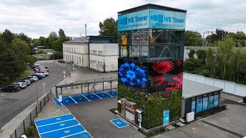 Foto - E-Auto Parkplatz für Taxi Uber 