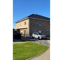 Moderne Doppelhaushälfte im Stadtvilla-Stil in Ihlowerfehn