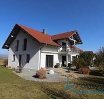 ***Einfamilienhaus mit Garten in idyllischer Lage, Nähe Osterhofen***