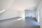 Foto - !! Exklusive 3-Zimmer Dachgeschoss Wohnung mit Stellplatz !!