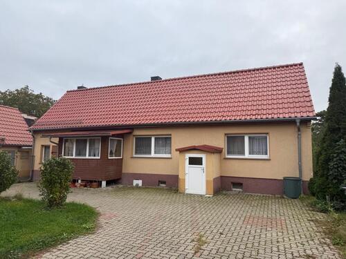 Foto - Einfamilienhaus mit Nebengelass und Garagen in Griesen