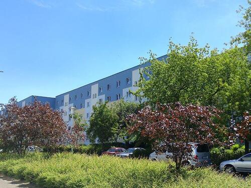 Foto - FRISCH RENOVIERTE 3 RAUM WOHNUNG MIT BLICK INS GRÜNE INCL. BALKON IN NEUBRANDENBURG ZU VERMIETEN