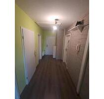 3 Raum Wohnung mit Balkon - 750,00&nbsp;EUR Kaltmiete, ca.&nbsp; 90,00&nbsp;m&sup2; in Groitzsch (PLZ: 04539)