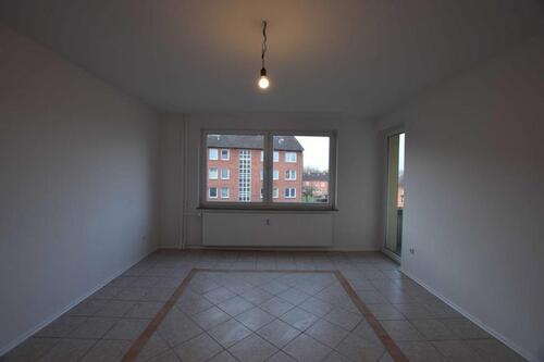 Foto - +++ Zum Einzug bereit! 3-Raumwohnung mit Tageslichtbad und Balkon +++