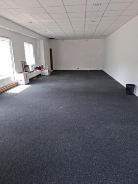 Foto - Ladenfläche mit Schaufenster zu vermieten