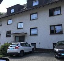 Schöne renovierte 3 Zimmer Wohnung im DG in ruhiger, schöner, grüner Lage mit Balkon und Sellplatz - Altena