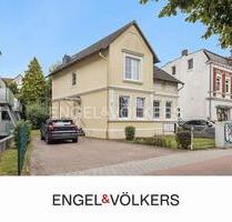 Repräsentative Altbauvilla mit Garten und mehreren Parkplätzen zu vermieten – bezugsfrei ab 112025 - Ahrensburg