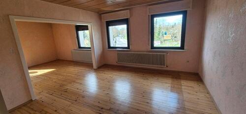 Foto - Ab sofort Bezugsfrei! 5 Zimmer Wohnung ! 130 qm ! 1.OG !