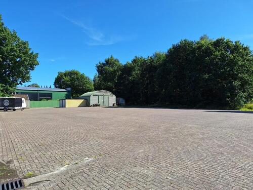 Foto - Ca. 1.500 m² gepflasterte Freifläche im Gewerbegebiet