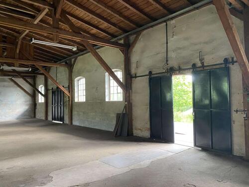 Foto - Lagerfläche 180 m² - Halle für Spedition, Handel, u.ä. - auch für Anlieferung großer LKW, Sattelzüge