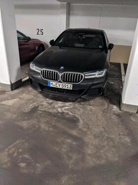 Foto - Tiefgaragenstellplatz am Riedener Weg zu vermieten.