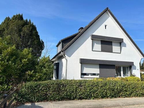 Foto - Großes Einfamilienhaus mit PV-Anlage, Wallboxen & 980 m² Grund