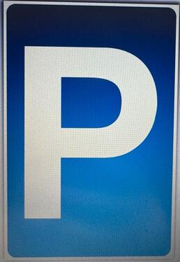 Foto - Zentrum -Parkplatz f. Motorrad, Anhänger oder Smart