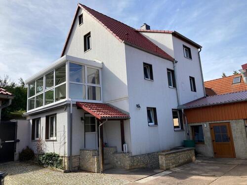 Foto - Modernisiertes Einfamilienhaus mit Wintergarten und Nebengebäuden