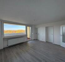 Komplett renovierte 3-Zimmer-Wohnung mit Balkon und Weitblick in Homburg zu vermieten