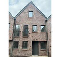 Bezugsbereit! Modernes, gemütliches Reihenmittelhaus vor Oldenburg - KfW 40 Standard, Garten, 6 Zimmer, - Edewecht