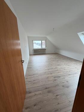 Foto - Helle 3-Zimmer-Dachgeschosswohnung in Flörsheim