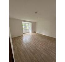Ruhige und großzügige Einraumwohnung im Erdgeschoss ,ideal als erste, eigene Wohnung - Aschersleben