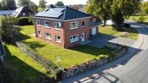 Foto - Einfamilienhaus mit Doppelgarage & PV – provisionsfrei