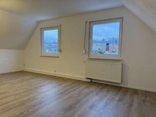 Foto - Schöne helle Dachgeschosswohnung - neu renoviert - 720 Euro KM