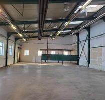 Großflächige Produktionshalle mit zusätzlichen Büroflächen in Apolda
