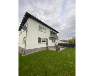 TOP gepflegte 3. Zimmer Wohnung im OG ( 125 m2 ) - Eich