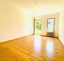 Bezugsfreie und helle Altbauwohnung - provisionsfrei - Berlin Neukölln