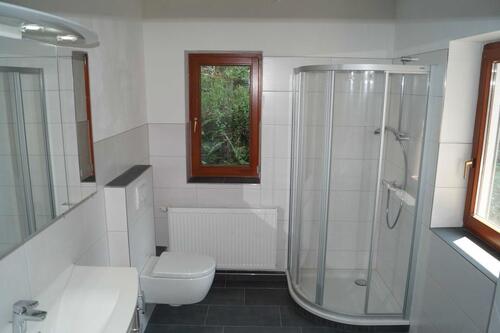 Foto - Generratinen-, Einfamilienhaus mit Wohnung