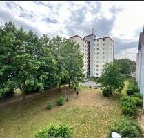 Gepflegte 3-Zimmer-Wohnung mit Balkon und 2 Tiefgragenstellpl. - Niederwerrn